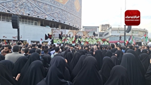 تصاویری از سوگواری مردم در میدان ولی‌عصر(عج) تهران در مراسم گرامی‌داشت شهادت رئیس‌جمهور و همراهان