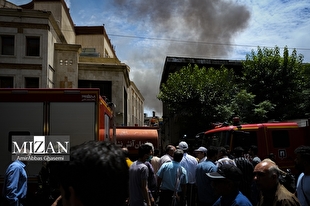 آتش‌سوزی در کارگاه تولید کفش در خیام تهران