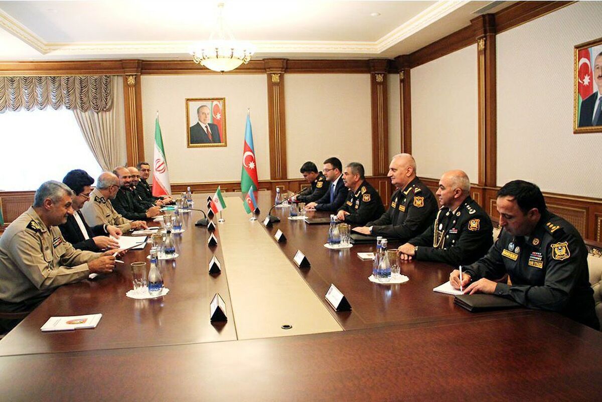دیدار هیئت نظامی ایران با وزیر دفاع جمهوری آذربایجان در باکو