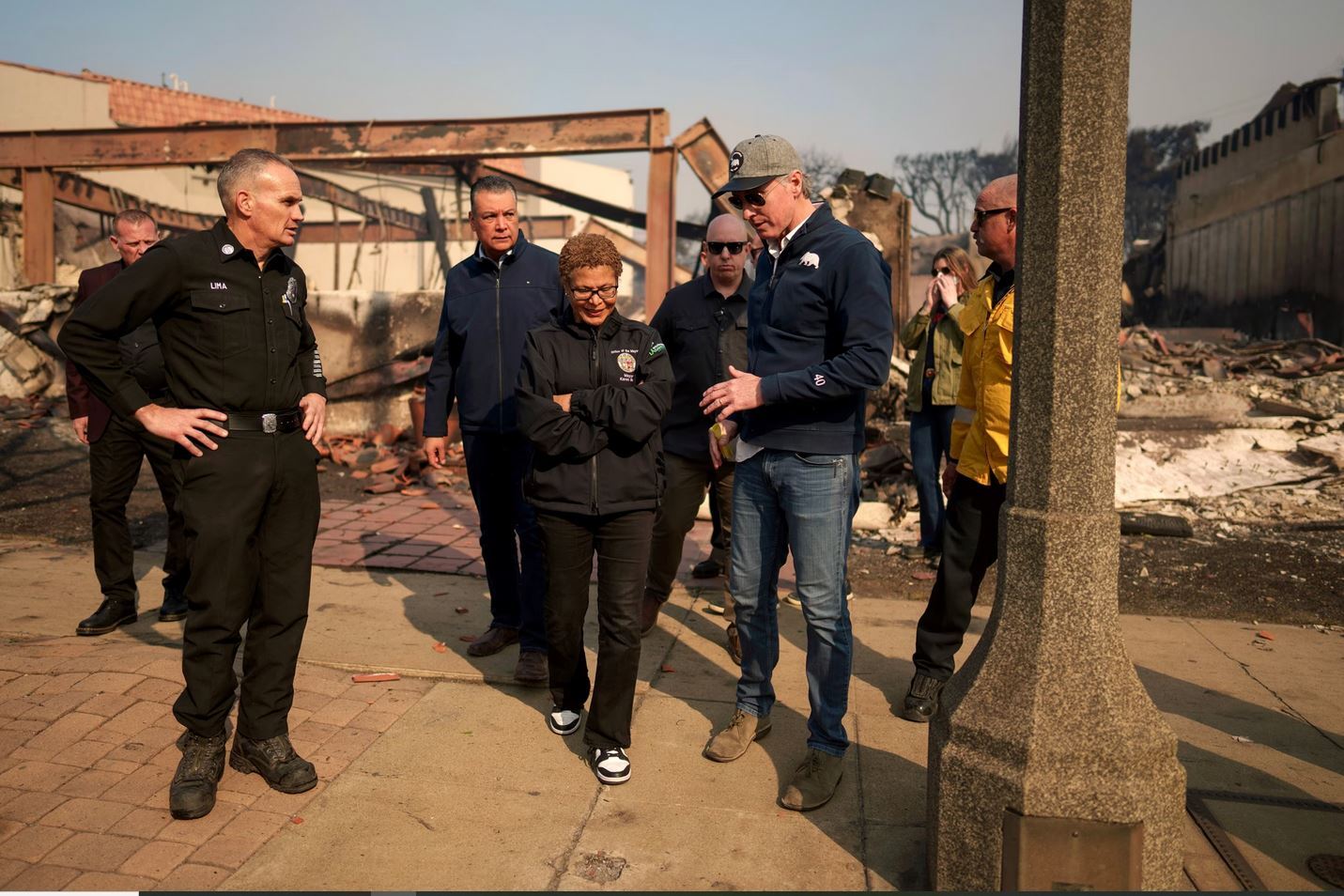 Public anger over Biden administration's handling of Los Angeles fires Public anger over Biden administration's handling of Los Angeles fires