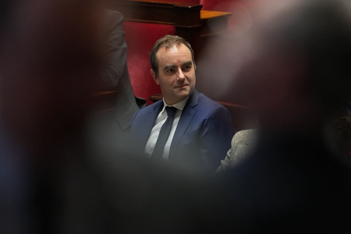 French prime minister survives parliamentary no-confidence vote