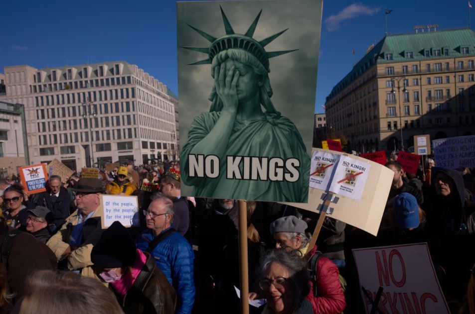 “No to the King” protests sweep across the U.S. against Trump’s policies “No to the King” protests sweep across the U.S. against Trump’s policies
