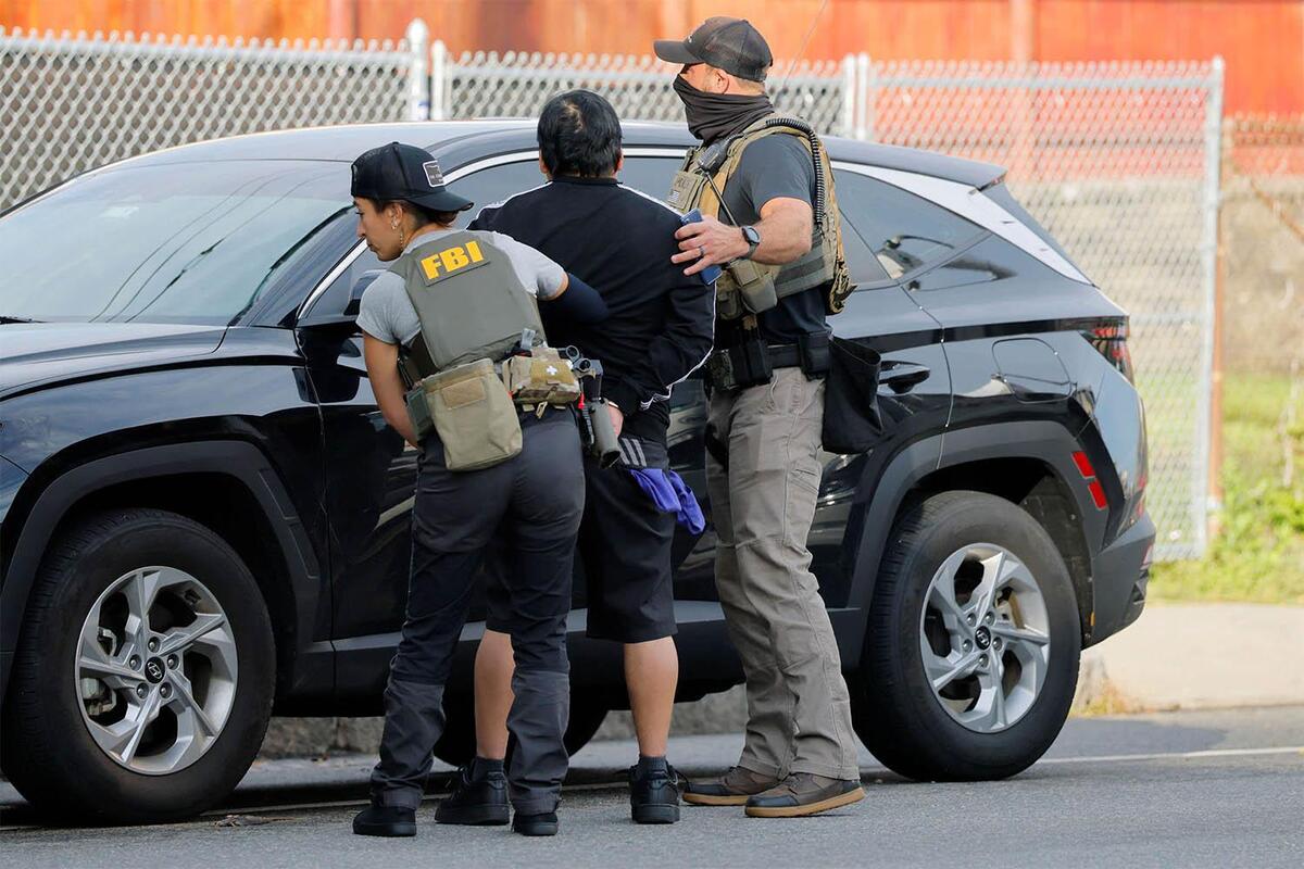 The U.S. government seeks record-breaking migrant deportations