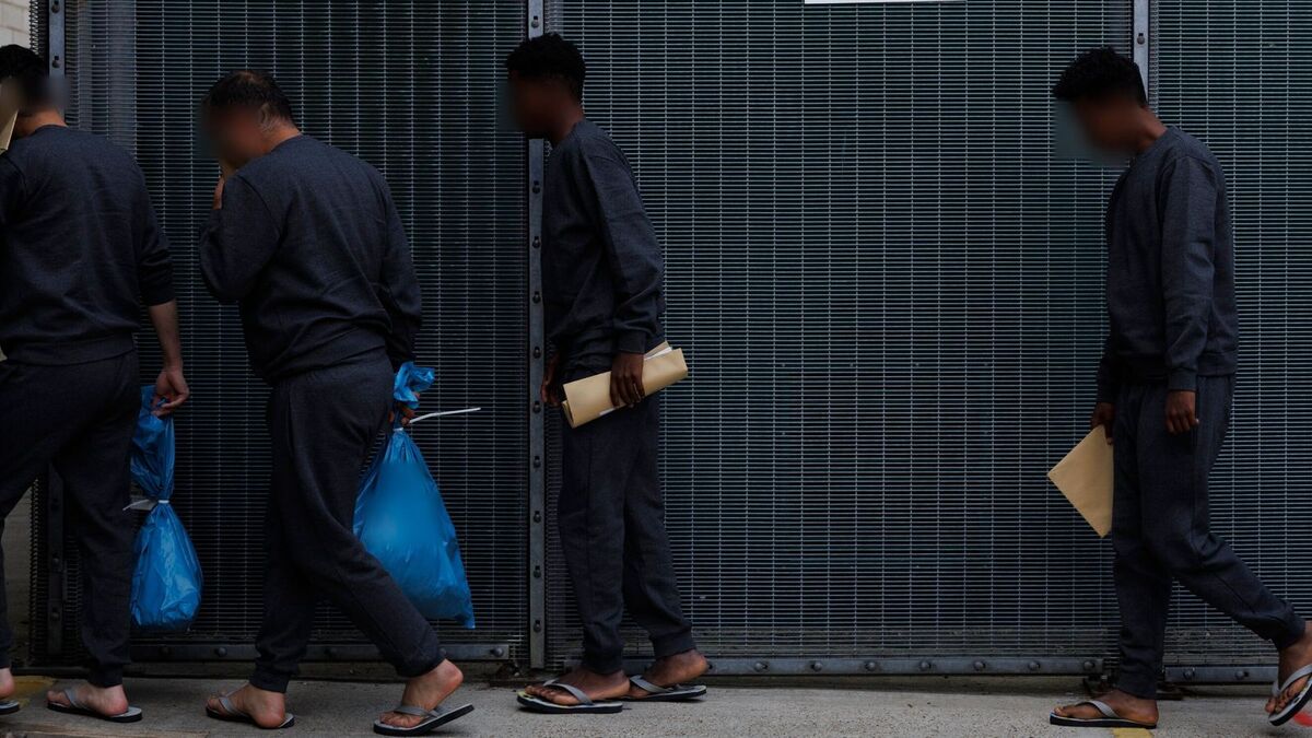 UK deporting 16 more migrants to France