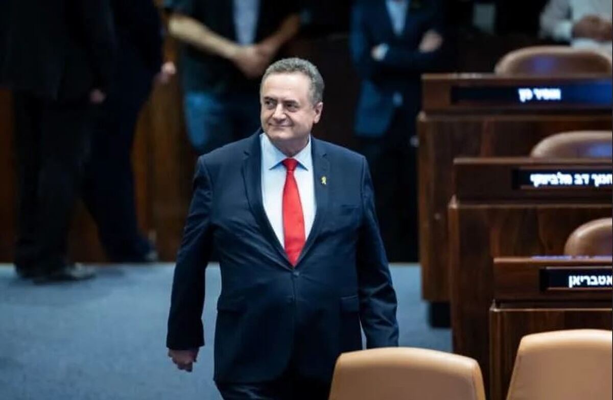 Israeli war minister shuts down army radio in sudden move