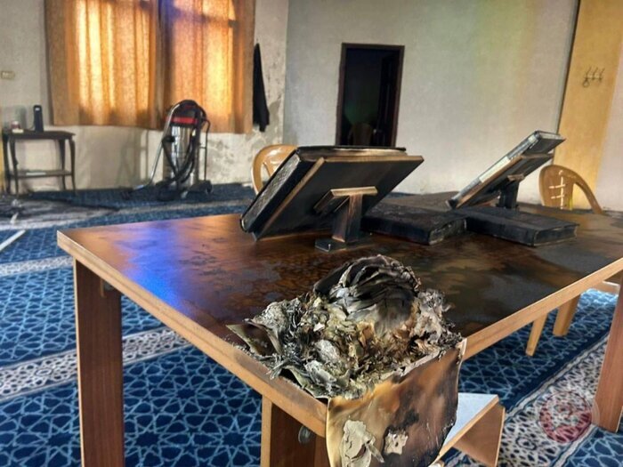 Zionist settlers set fire to a mosque in the West Bank