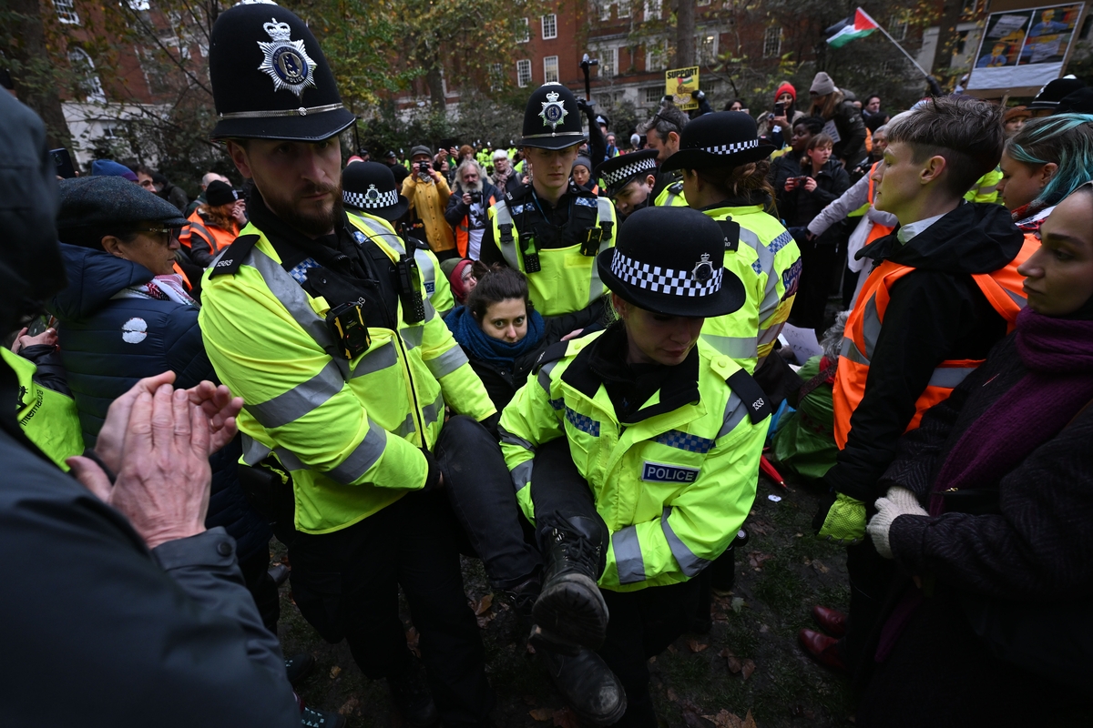 Ninety detained as London police enforce ban on pro-Palestine activities