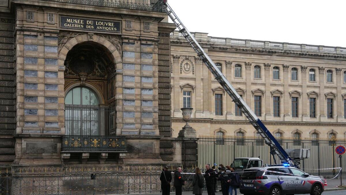Four new suspects arrested in Louvre Museum heist