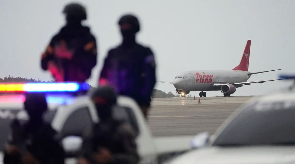 Iranian migrants trapped by a madman