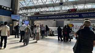 Power outage paralyzes London underground