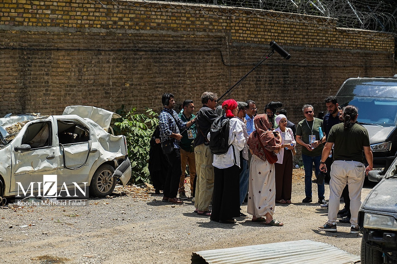 15 foreign independent journalists visit Evin Prison