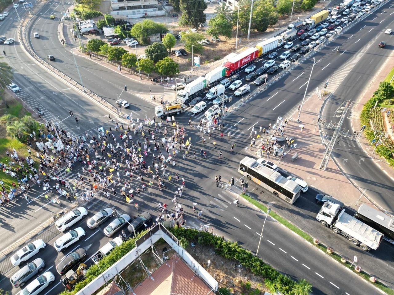 Highways blocked, cities paralyzed: Mass protests sweep Israel Highways blocked, cities paralyzed: Mass protests sweep Israel