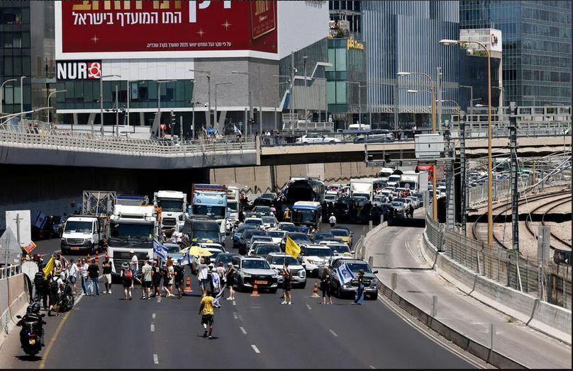 Mass protests rock Israel: Streets blocked, Netanyahu under fire Mass protests rock Israel: Streets blocked, Netanyahu under fire