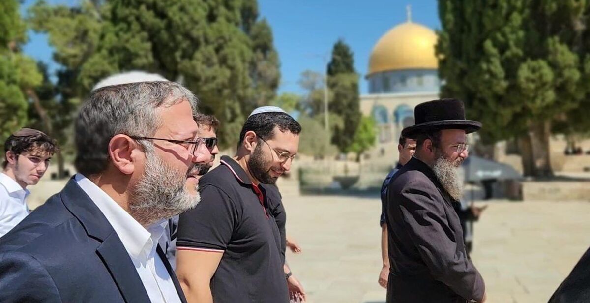 Ben-Gvir and Israeli settlers storm Al-Aqsa Mosque
