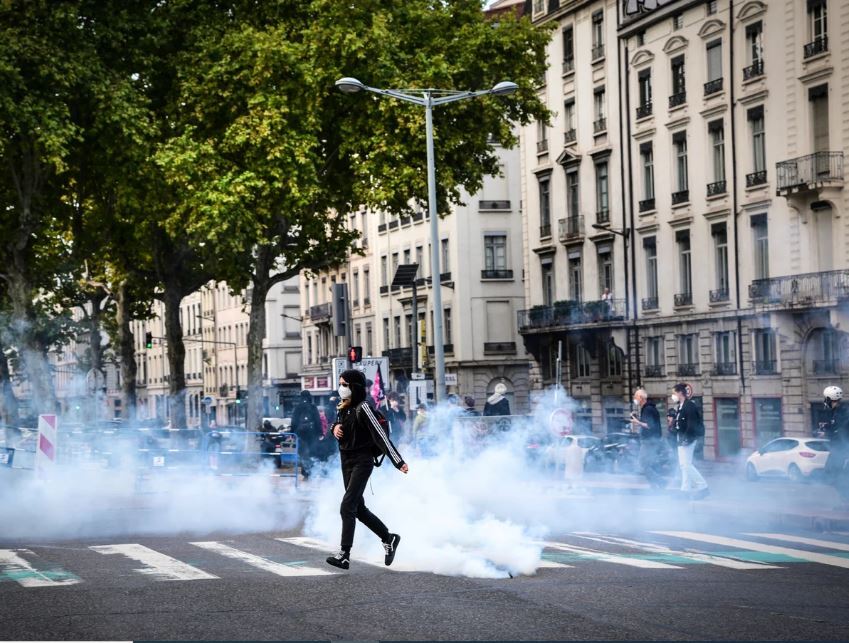 France erupts: Protests signal Macron’s deepening political crisis France erupts: Protests signal Macron’s deepening political crisis