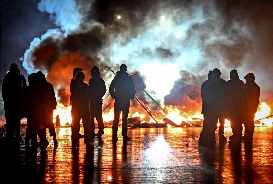 France erupts: Protests signal Macron’s deepening political crisis France erupts: Protests signal Macron’s deepening political crisis