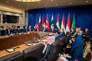 Trump holds a joint meeting with leaders of 9 Arab and Islamic countries