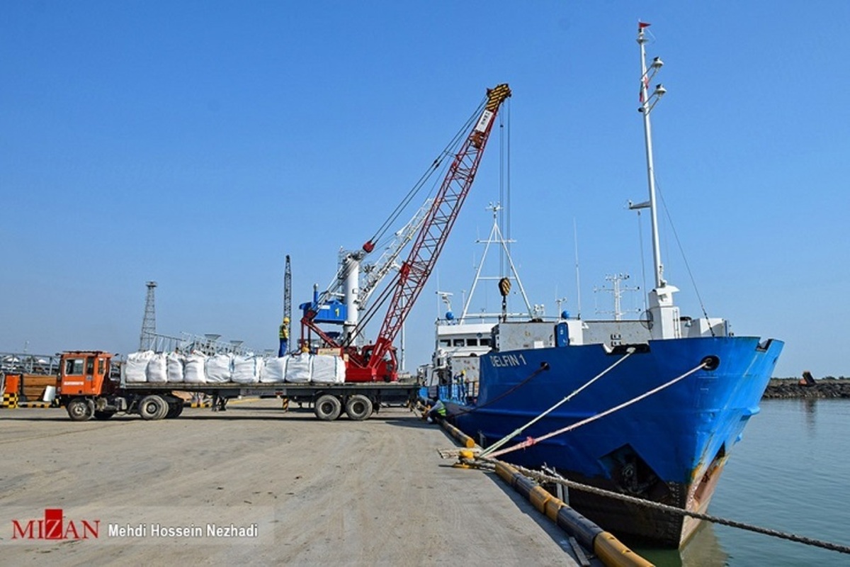 ورود ۱۴ میلیون و ۳۰۰ هزار تن کالای اساسی به بندر امام خمینی(ره)
