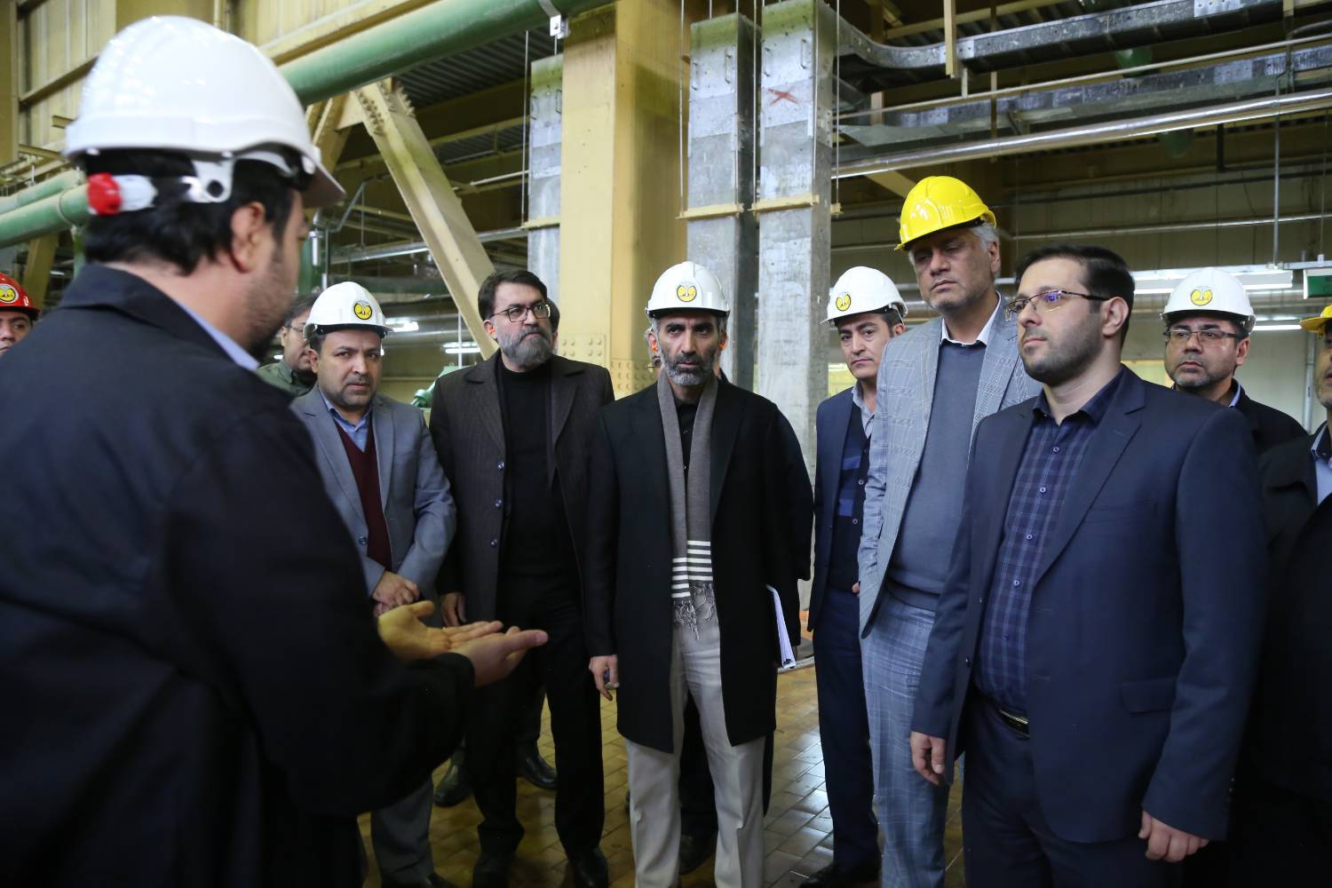 در راستای حمایت دستگاه قضا از تولید و ایجاد اشتغال/ رفع مشکلات ۱۲۲ و احیای ۵۲ واحد تولیدی با کمک دستگاه قضایی قزوین/ جذب و ایجاد اشتغال برای بیش از ۶ هزار و ۸۰۰ نفر/////// منادی اتونشر عید 1