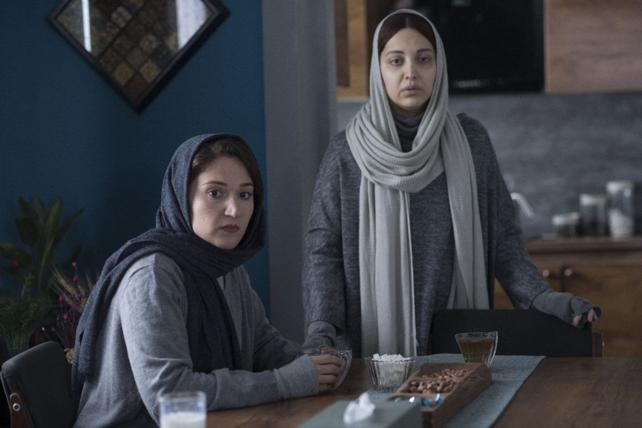 مهدی حسینینیا و روشنک گرامی در «شاید جایی دیگر» مهدی حسینینیا و روشنک گرامی در «شاید جایی دیگر»