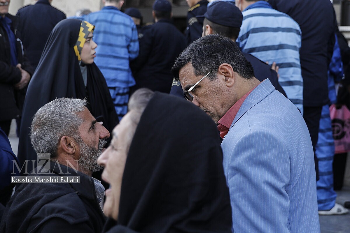 گزارشی از یک جلسه پراضطراب و پر از تشویش/ بهت محکومان به قصاص از گرفتن حکم آزادی/ راویت محکومان از لحظاتی که یک عمر پشینای به بار آورد/ یکی از اولیای دم: اگر کمک قوه قضاییه نبود راضی به گذشت نمیشدم گزارشی از یک جلسه پراضطراب و پر از تشویش/ بهت محکومان به قصاص از گرفتن حکم آزادی/ راویت محکومان از لحظاتی که یک عمر پشینای به بار آورد/ یکی از اولیای دم: اگر کمک قوه قضاییه نبود راضی به گذشت نمیشدم