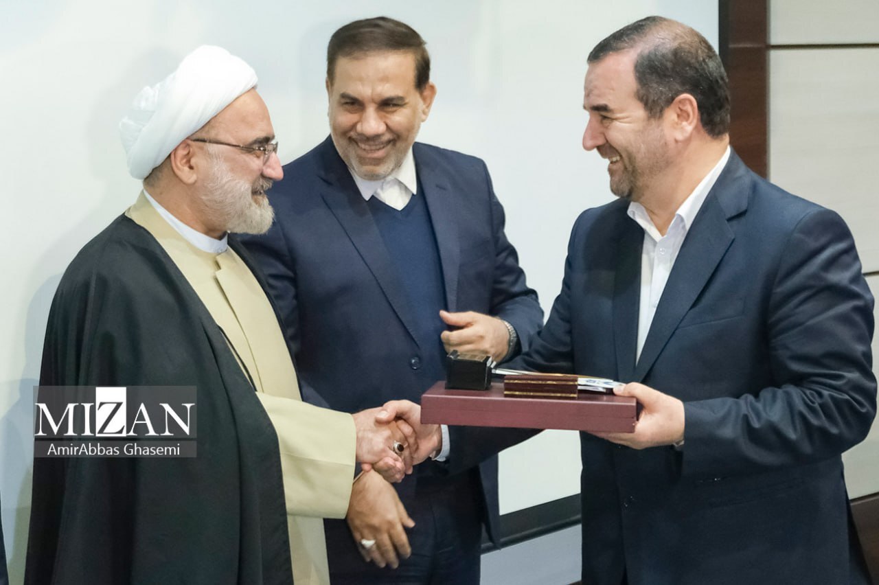 گام مهم و بدیع عدلیه در اجرای سند تحول قضایی/ وعده دستگاه قضایی برای تقدیر از منتقدان خود عملی شد/ برگزیدگان جشنواره نقد برتر قوه قضاییه معرفی شدند/ ارسال بیش از ۸۰۰ اثر به دبیرخانه جشنواره گام مهم و بدیع عدلیه در اجرای سند تحول قضایی/ وعده دستگاه قضایی برای تقدیر از منتقدان خود عملی شد/ برگزیدگان جشنواره نقد برتر قوه قضاییه معرفی شدند/ ارسال بیش از ۸۰۰ اثر به دبیرخانه جشنواره