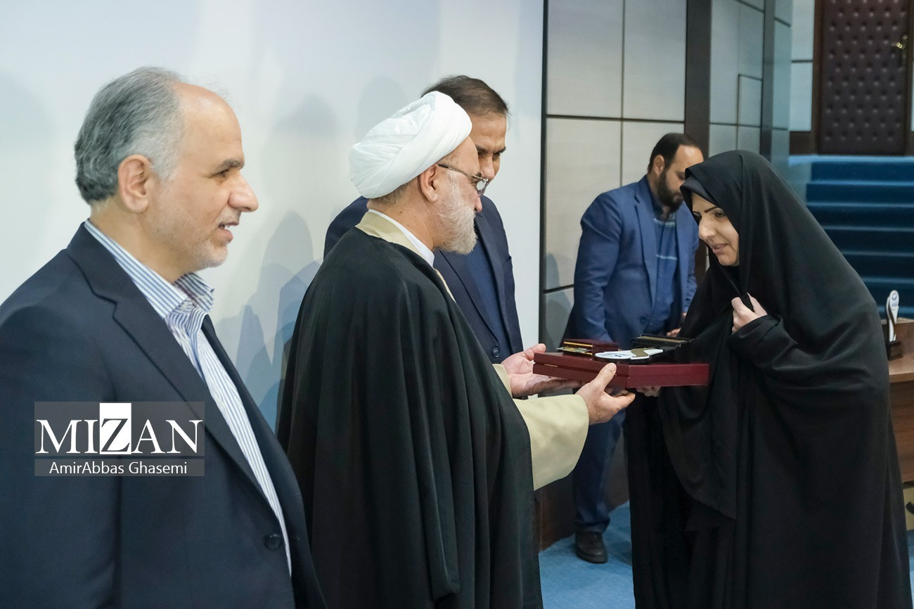 گام مهم و بدیع عدلیه در اجرای سند تحول قضایی/ وعده دستگاه قضایی برای تقدیر از منتقدان خود عملی شد/ برگزیدگان جشنواره نقد برتر قوه قضاییه معرفی شدند/ ارسال بیش از ۸۰۰ اثر به دبیرخانه جشنواره گام مهم و بدیع عدلیه در اجرای سند تحول قضایی/ وعده دستگاه قضایی برای تقدیر از منتقدان خود عملی شد/ برگزیدگان جشنواره نقد برتر قوه قضاییه معرفی شدند/ ارسال بیش از ۸۰۰ اثر به دبیرخانه جشنواره