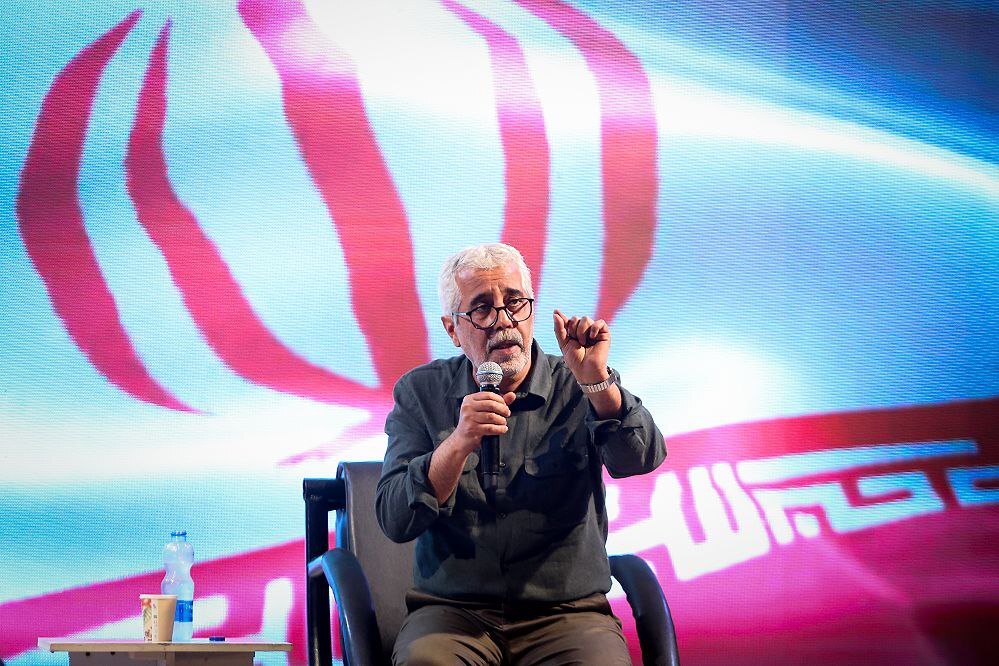 حاتمی‌کیا پرچمدار و دیده‌بان سینمای دفاع مقدس و مقاومت است/ سیاستمداران به درک صحیحی از هنر و هنرمند نرسیده‌اند/سینمای دفاع مقدس سهم عظیمی در سینمای ایران دارد