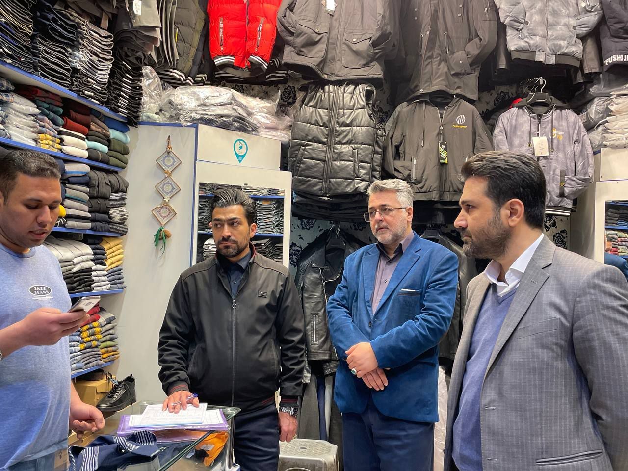 تشکیل تیم بازرسی و نظارت بر اصناف در ایام پایانی سال با دستور دادستان تهران/ معاون دادستان تهران: نظارت مستمر بر بازار مایحتاج عمومی مردم انجام میشود تشکیل تیم بازرسی و نظارت بر اصناف در ایام پایانی سال با دستور دادستان تهران/ معاون دادستان تهران: نظارت مستمر بر بازار مایحتاج عمومی مردم انجام میشود