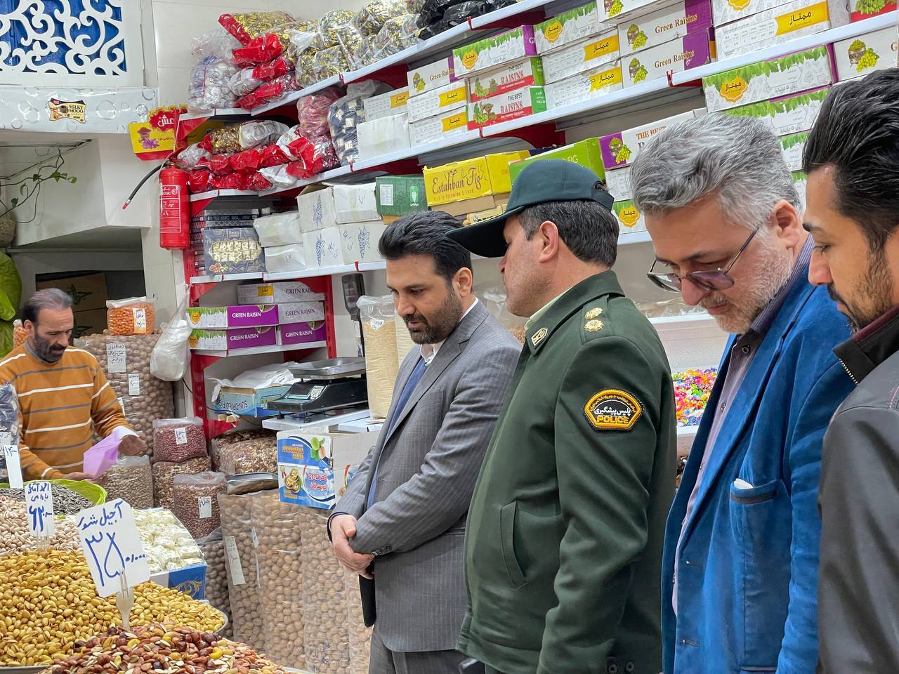 تشکیل تیم بازرسی و نظارت بر اصناف در ایام پایانی سال با دستور دادستان تهران/ معاون دادستان تهران: نظارت مستمر بر بازار مایحتاج عمومی مردم انجام میشود تشکیل تیم بازرسی و نظارت بر اصناف در ایام پایانی سال با دستور دادستان تهران/ معاون دادستان تهران: نظارت مستمر بر بازار مایحتاج عمومی مردم انجام میشود