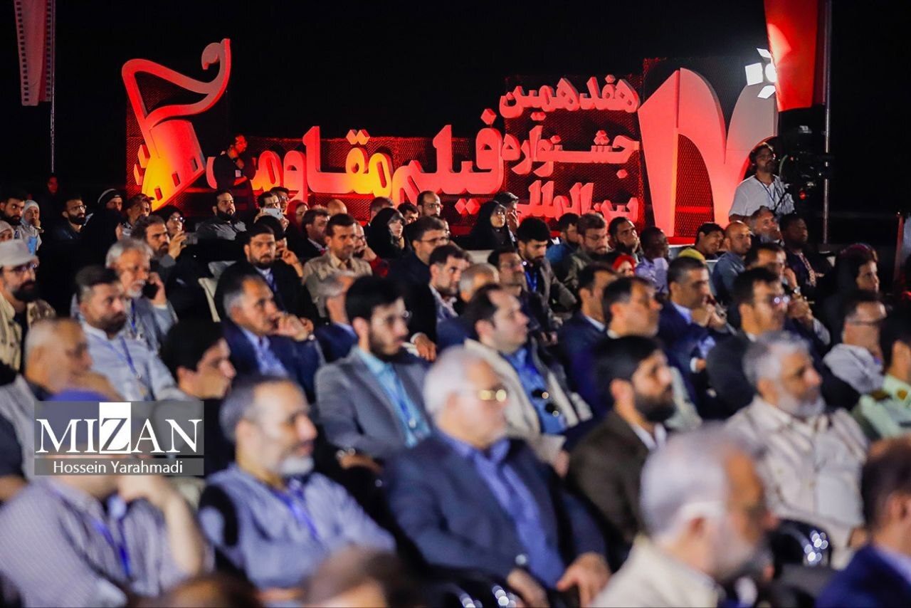 هنر اجازه استتار به دروغ را نمیدهد/ گاهی ساخت یک فیلم از یک عملیات نظامی سختتر است/ فلسفه هنر ترویج حقیقت است/ هنر غرب زینت بخشی به شهوات است/ مجاهدان هنر در جشنواره مقاومت هنر اجازه استتار به دروغ را نمیدهد/ گاهی ساخت یک فیلم از یک عملیات نظامی سختتر است/ فلسفه هنر ترویج حقیقت است/ هنر غرب زینت بخشی به شهوات است/ مجاهدان هنر در جشنواره مقاومت