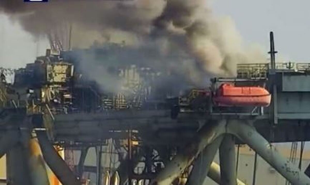 آتش سوزی در یک سکوی نفتی چند طبقه در آلابامای آمریکا
