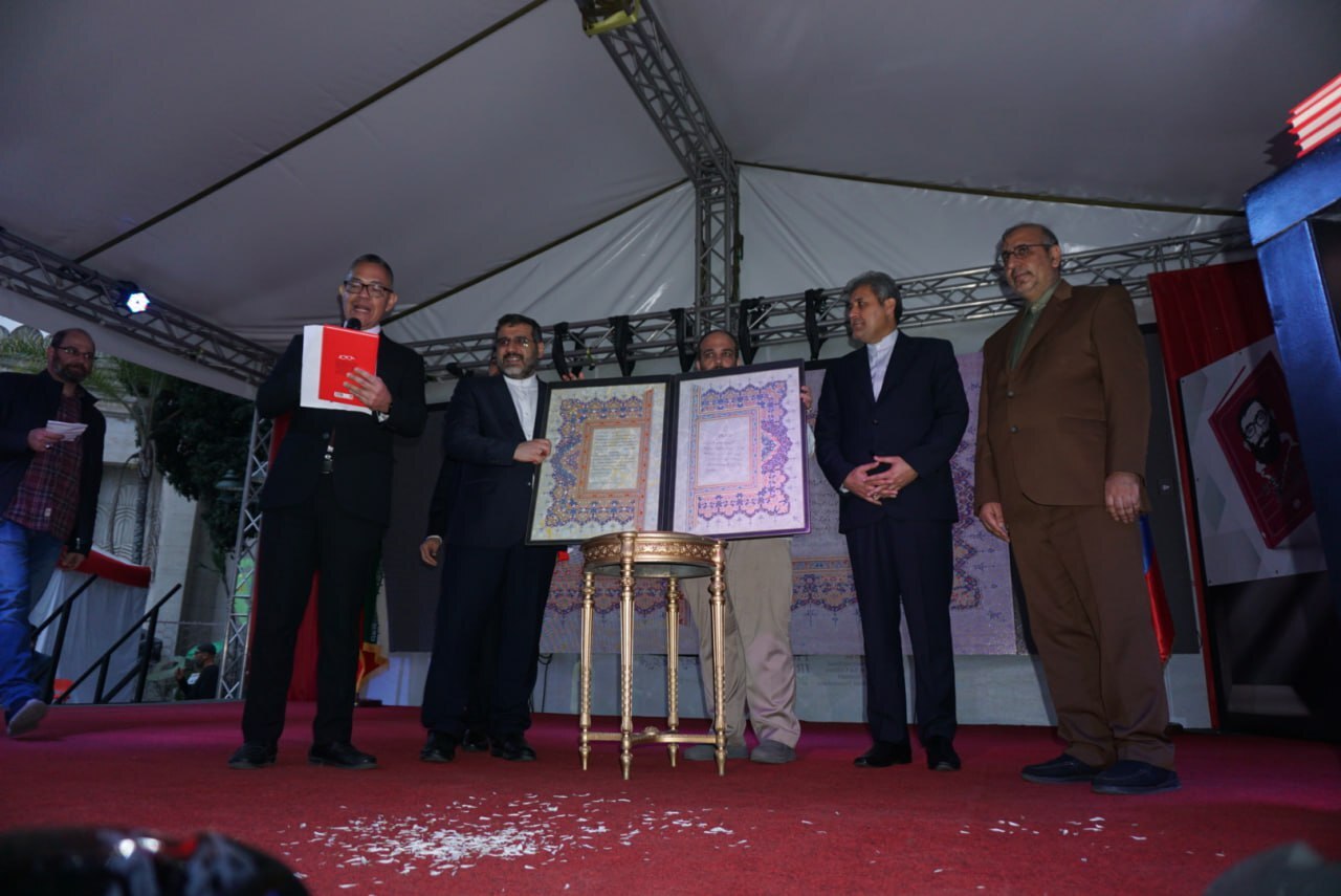 استقبال پرشور مردم کاراکاس از مراسم رونمایی از نسخه اسپانیولی کتاب «سلول شماره ‌۱۴»