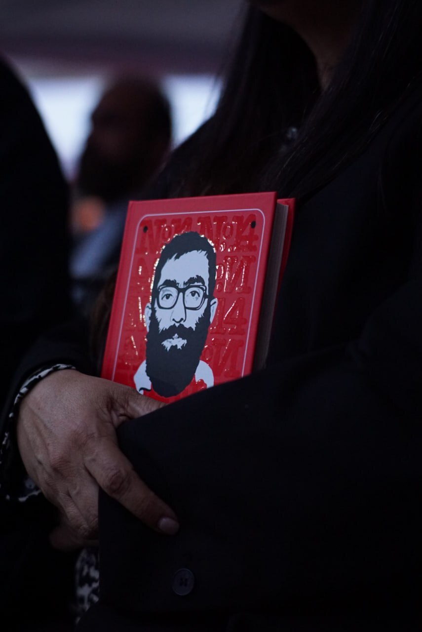 استقبال پرشور مردم کاراکاس از مراسم رونمایی از نسخه اسپانیولی کتاب «سلول شماره ‌۱۴»