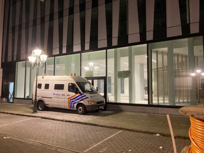 یورش پلیس بلژیک به محل اسکان پناهجویان و قطع دسترسی آنان به غذا و دارو