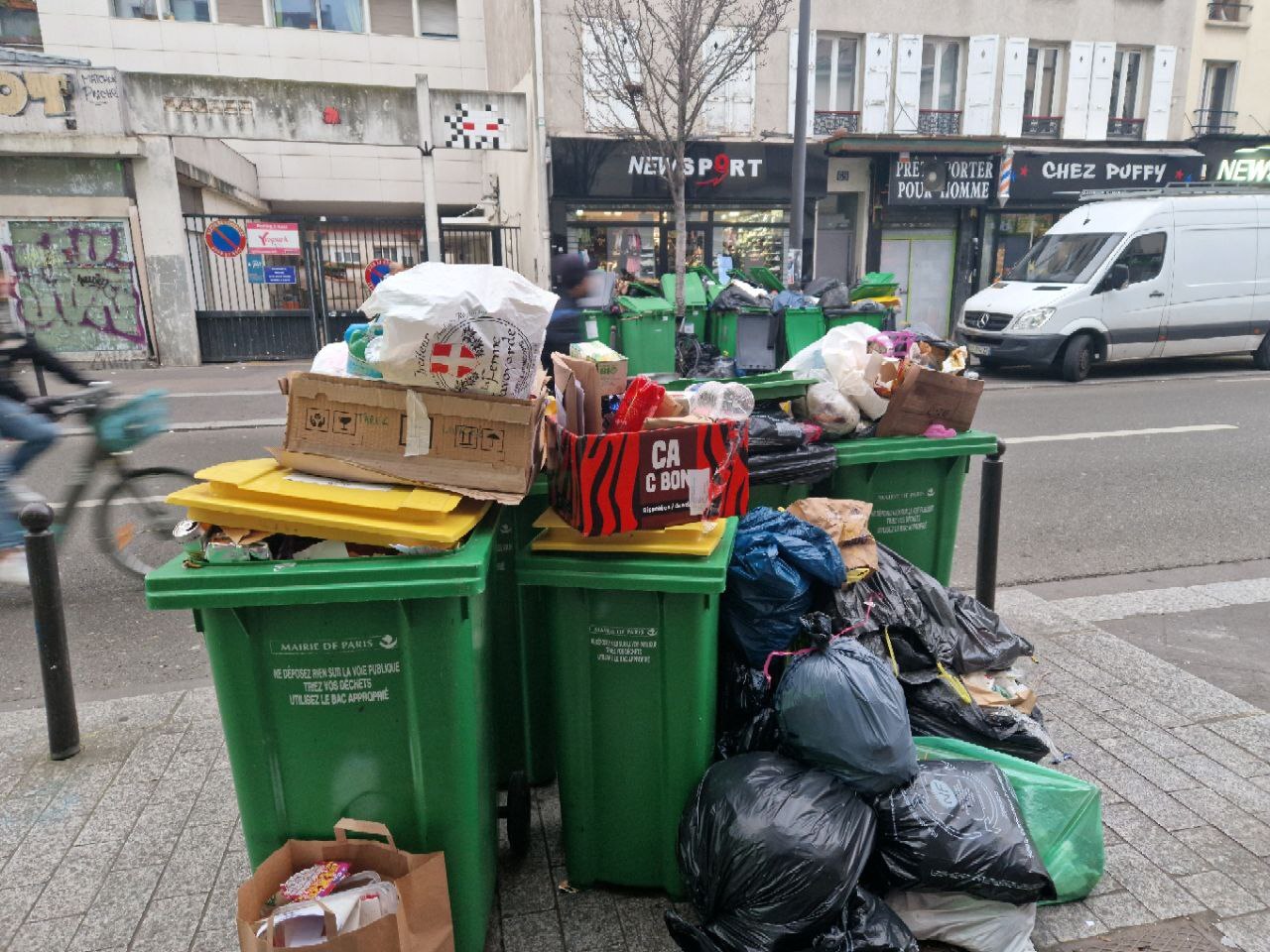 ادامه اعتصاب‌ها در فرانسه/ پاریس به محل دپوی هزاران تُن زباله تبدیل شد