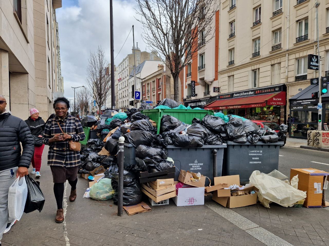 ادامه اعتصاب‌ها در فرانسه/ پاریس به محل دپوی هزاران تُن زباله تبدیل شد