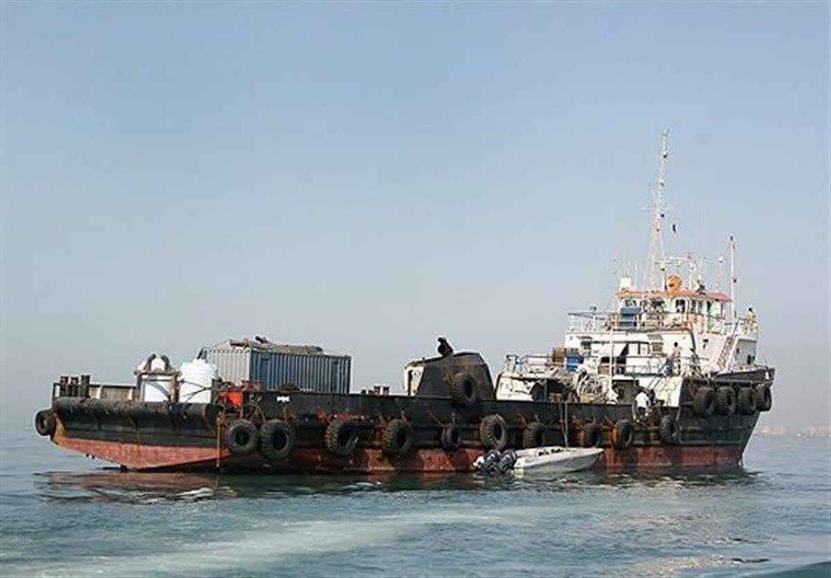 شناور حامل ۱۶۰ هزار لیتر سوخت قاچاق توسط نیروی دریایی سپاه در خلیج فارس توقیف شد