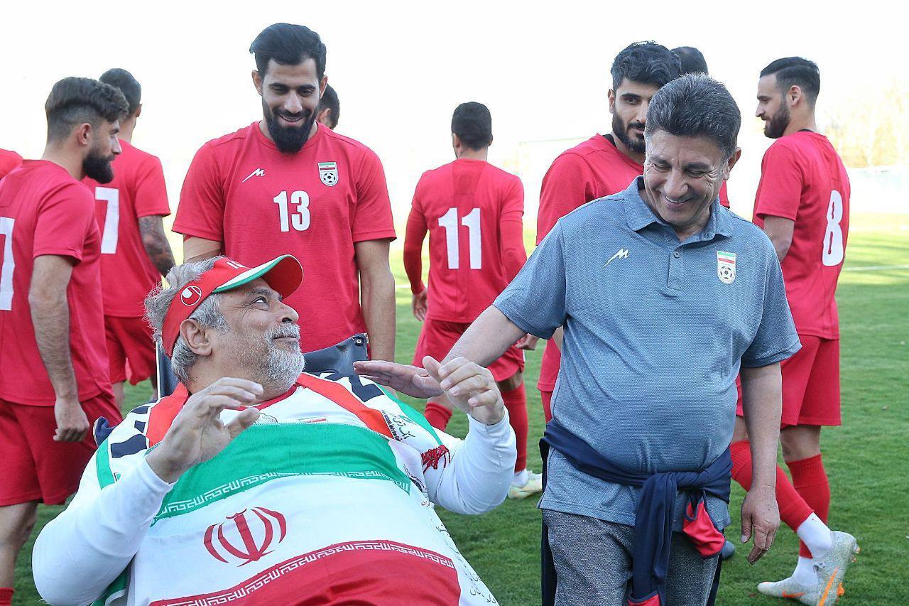 انجام آخرین تمرین تیم ملی در سال ١۴٠١/ عکس یادگاری ملی‌پوشان با «عمو موسی»