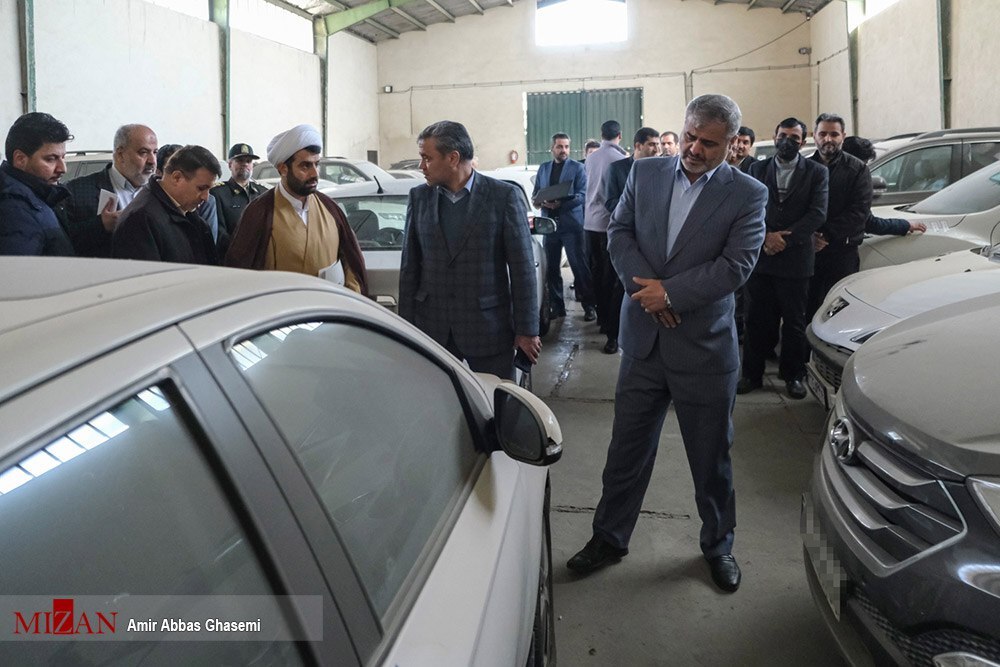 بازدید سرزده رئیس کل دادگستری استان تهران از انبار و پارکینگ شورای هماهنگی مبارزه با مواد مخدر در غرب استان/ دستور رئیس دادگستری استان تهران برای بررسی پرونده تک تک خودروهای توقیفی/ تشکیل پرونده و تعیین تکلیف وسایل نقلیهای که مربوط به اموال قاچاقچیان است بازدید سرزده رئیس کل دادگستری استان تهران از انبار و پارکینگ شورای هماهنگی مبارزه با مواد مخدر در غرب استان/ دستور رئیس دادگستری استان تهران برای بررسی پرونده تک تک خودروهای توقیفی/ تشکیل پرونده و تعیین تکلیف وسایل نقلیهای که مربوط به اموال قاچاقچیان است