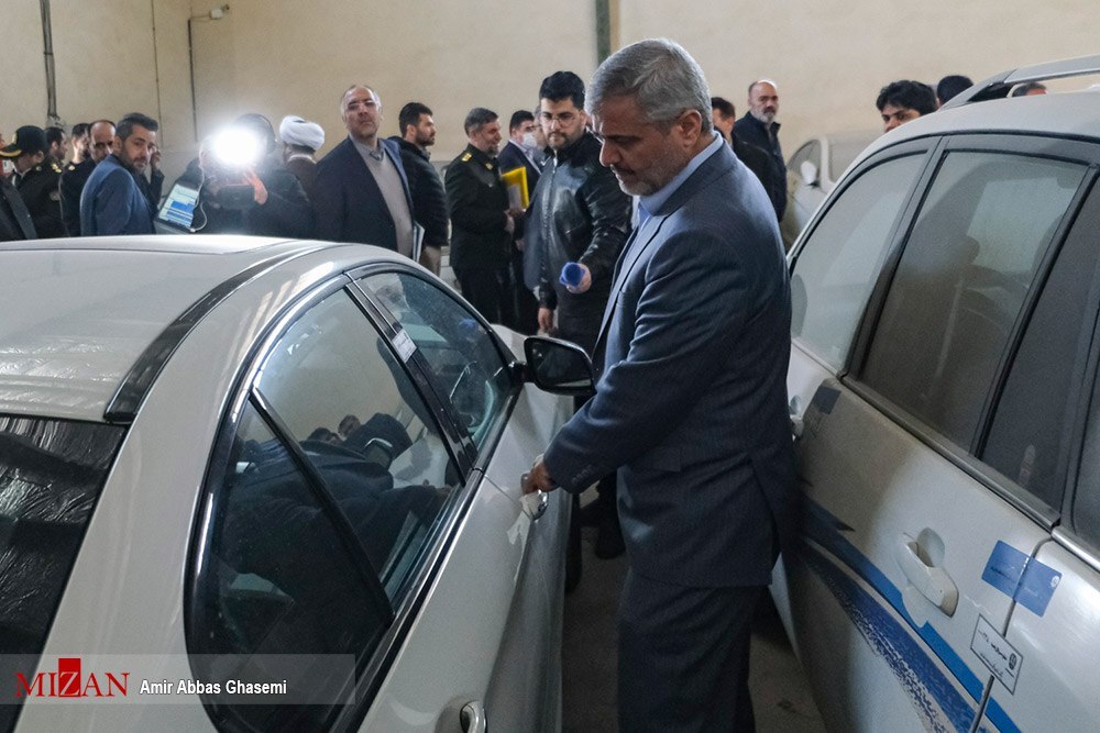 بازدید سرزده رئیس کل دادگستری استان تهران از انبار و پارکینگ شورای هماهنگی مبارزه با مواد مخدر در غرب استان/ دستور رئیس دادگستری استان تهران برای بررسی پرونده تک تک خودروهای توقیفی/ تشکیل پرونده و تعیین تکلیف وسایل نقلیهای که مربوط به اموال قاچاقچیان است بازدید سرزده رئیس کل دادگستری استان تهران از انبار و پارکینگ شورای هماهنگی مبارزه با مواد مخدر در غرب استان/ دستور رئیس دادگستری استان تهران برای بررسی پرونده تک تک خودروهای توقیفی/ تشکیل پرونده و تعیین تکلیف وسایل نقلیهای که مربوط به اموال قاچاقچیان است