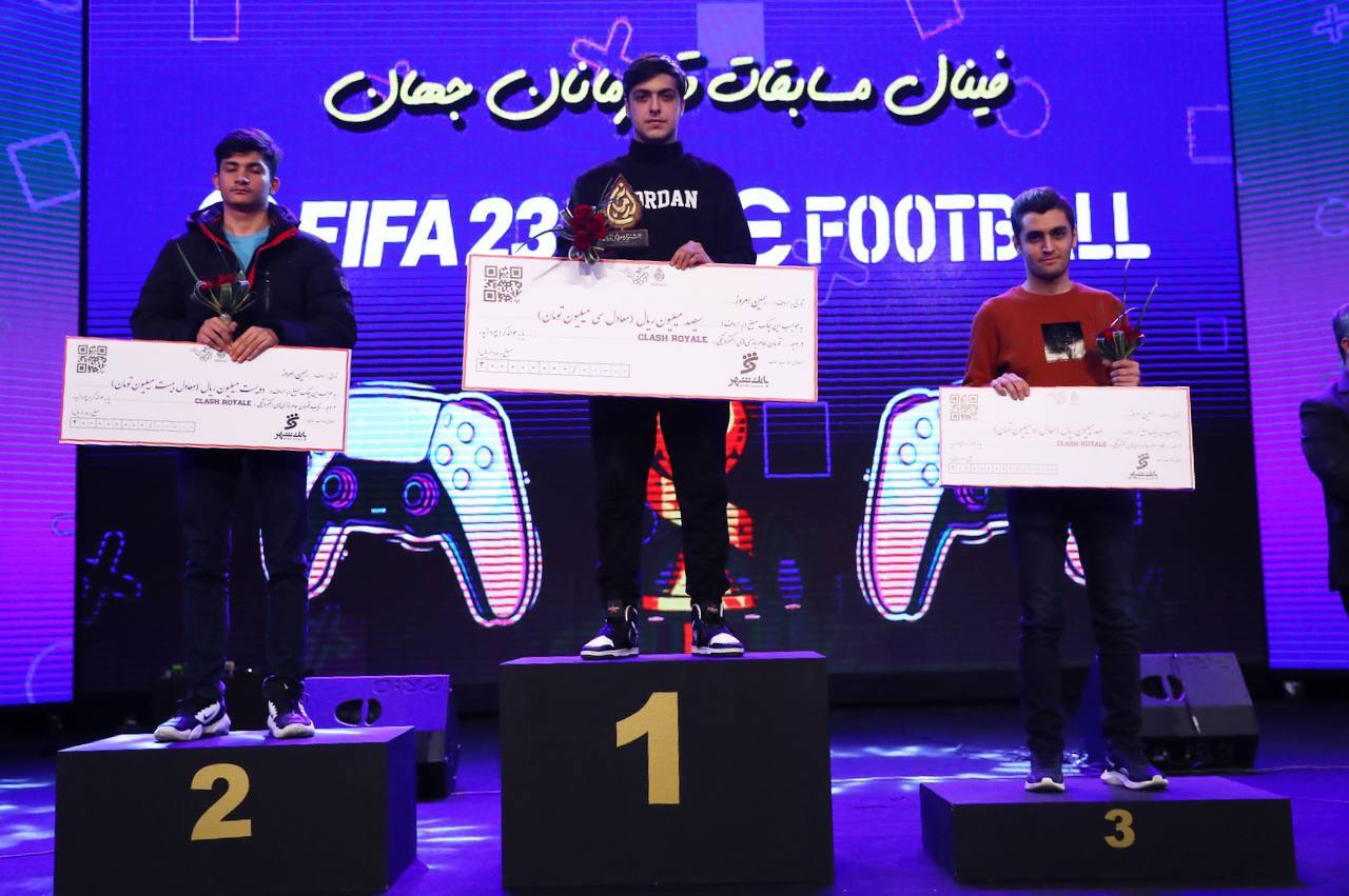 رقابت جذاب «گیمرها» از سراسر کشور در مقابل هزاران بیننده؛ قهرمانان راهی تیمهای ملی شدند رقابت جذاب «گیمرها» از سراسر کشور در مقابل هزاران بیننده؛ قهرمانان راهی تیمهای ملی شدند