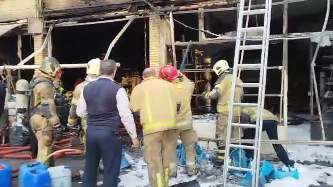 حریق یک پاساژ واقع در بازار ناصر خسرو 