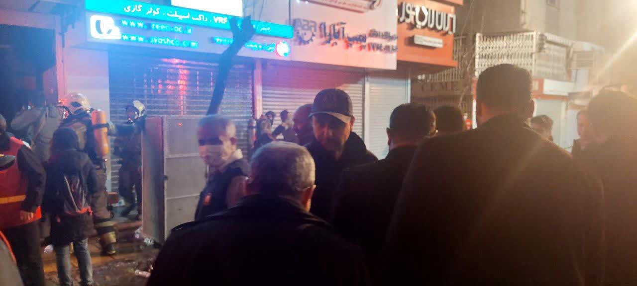دادستان تهران در محل آتش سوزی خیابان طالقانی حاضر شد/ صالحی: در صورت اثبات تخلف در رفع نواقص و فک پلمب ساختمان مقصران تحت پیگرد قضایی قرار میگیرند دادستان تهران در محل آتش سوزی خیابان طالقانی حاضر شد/ صالحی: در صورت اثبات تخلف در رفع نواقص و فک پلمب ساختمان مقصران تحت پیگرد قضایی قرار میگیرند
