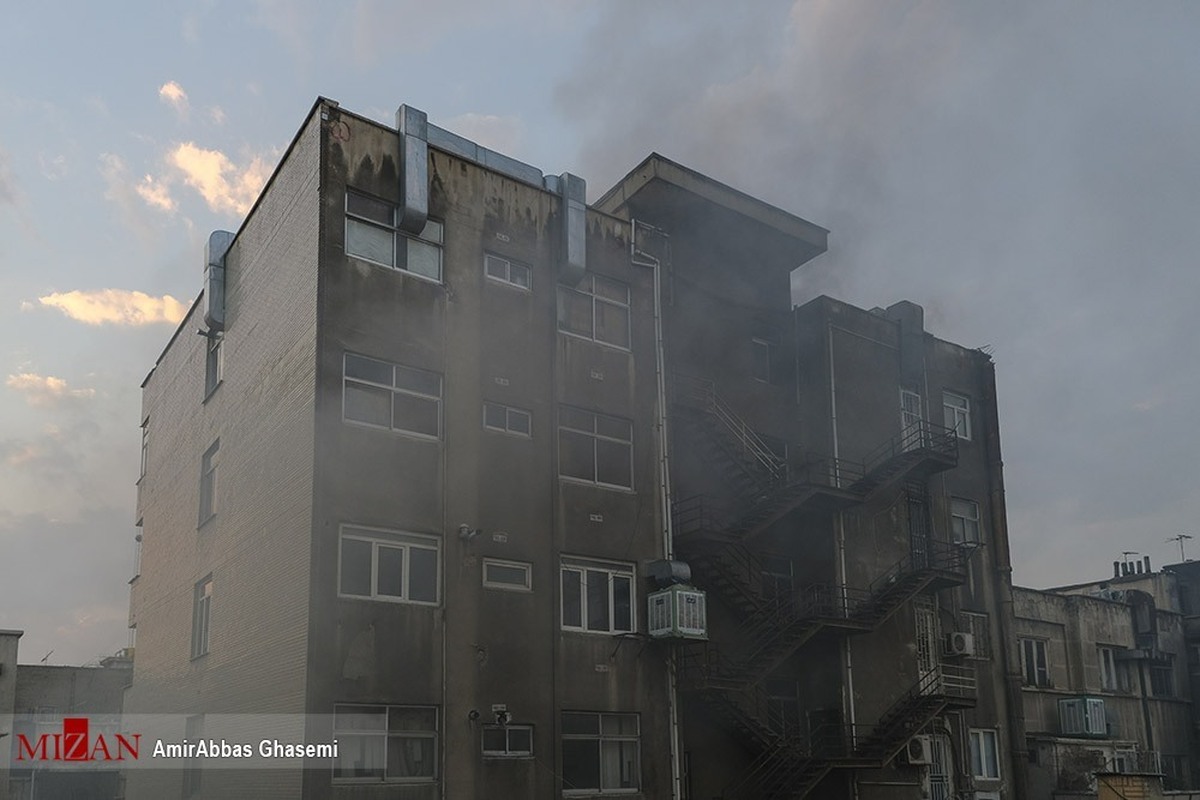 آخرین تصاویر از شهید دارابی در عملیات اطفای حریق ساختمان ۱۵۳