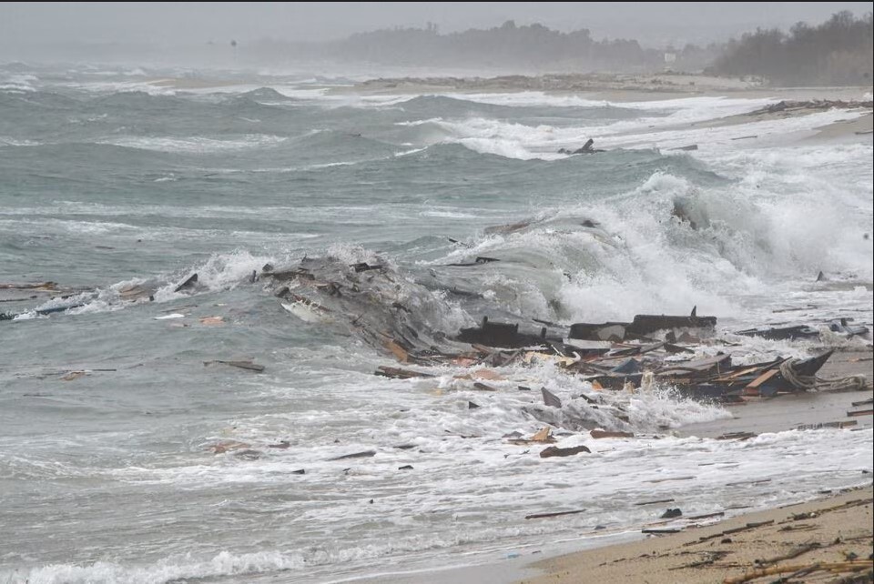  ثبت ۵۹ مورد مرگ و ۳۰ مورد مفقودی در پی غرق شدن کشتی مهاجران در ساحل ایتالیا