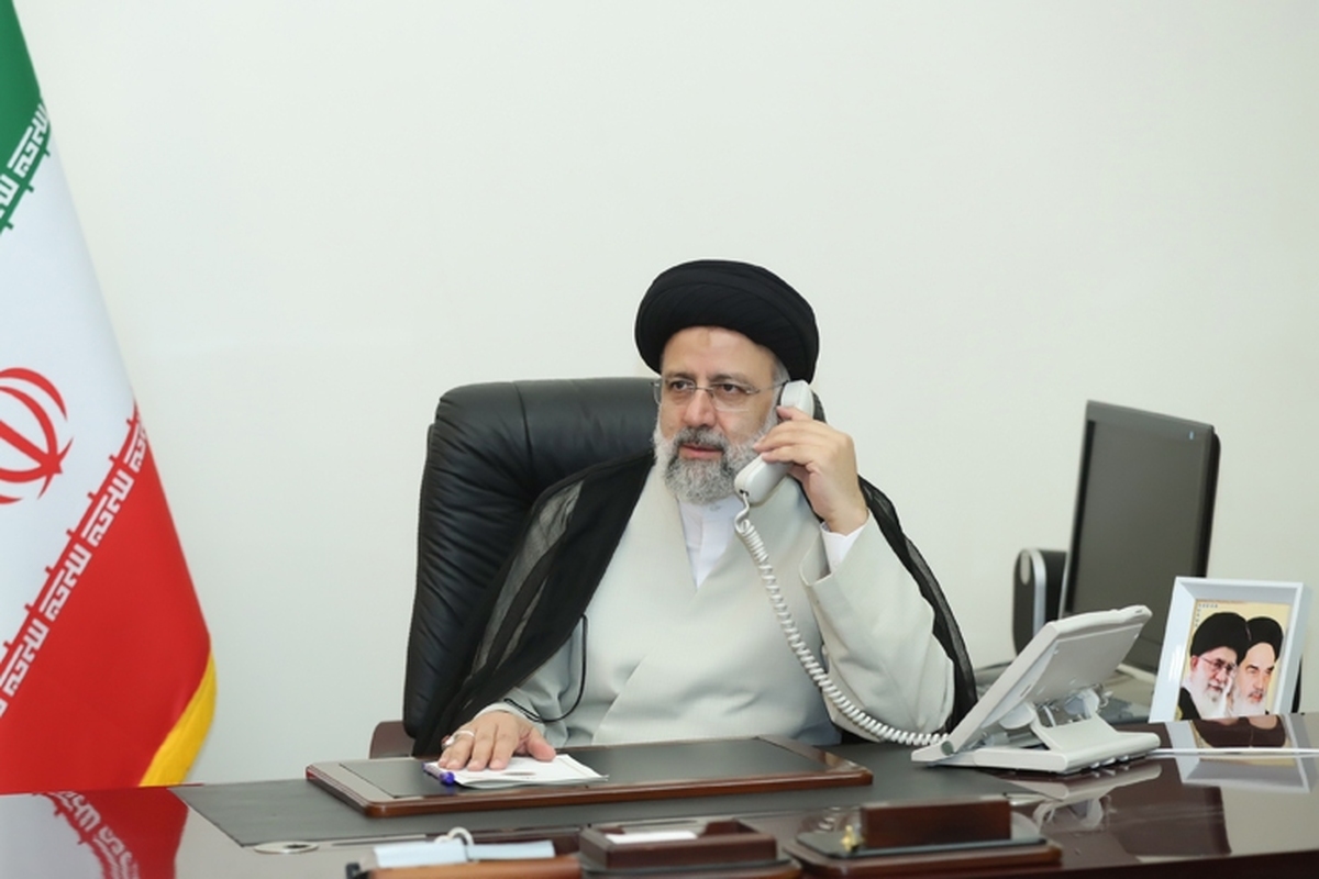 تماس تلفنی رئیس‌جمهور با رهبر انقلاب و تبریک سال نو