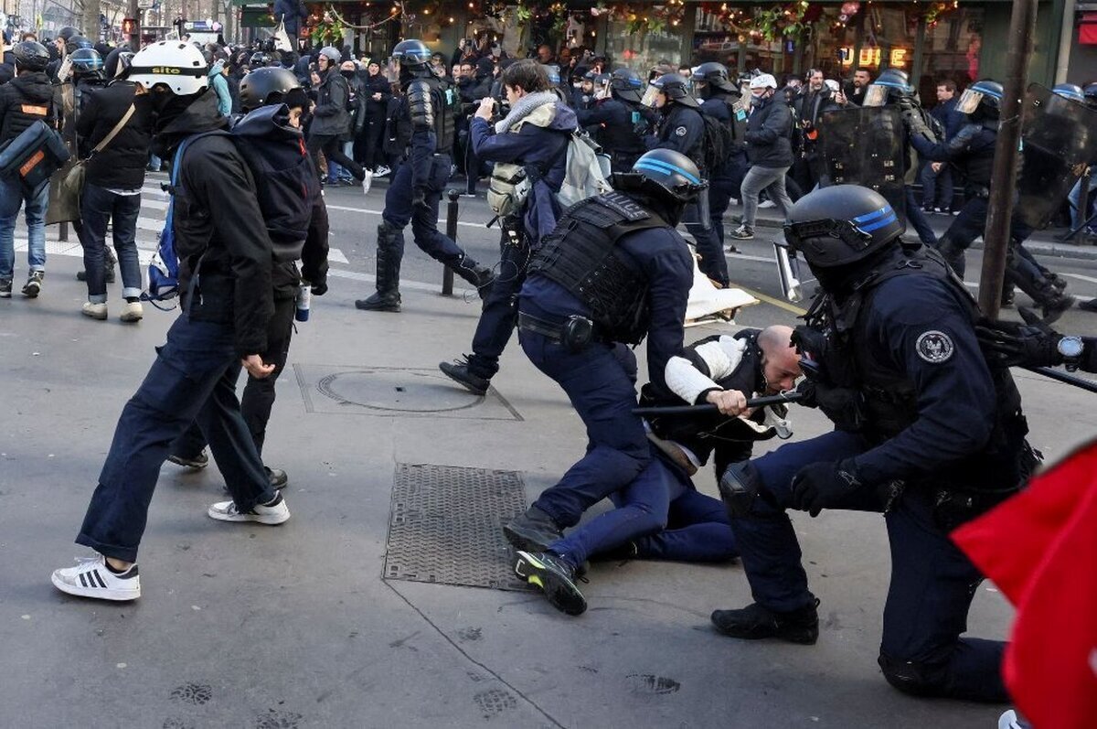 روایت الجزیره از خشونت پلیس فرانسه علیه معترضان/بازار پر رونق استفاده از گلوله‌های پلاستیکی 