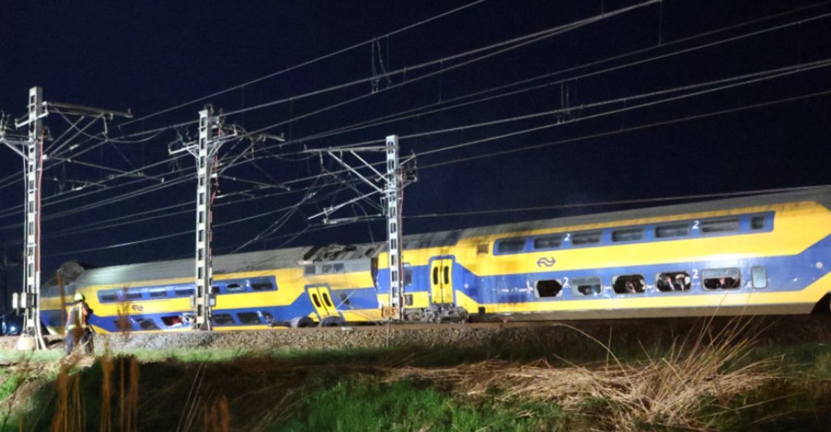 ۳۰ زخمی بر اثر خروج قطار از ریل در هلند