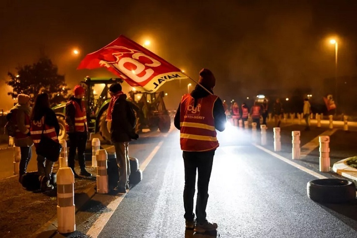 شکست مذاکرات اتحادیه‌های کارگری و دولت فرانسه/ ادامه اعتصابات در اروپا